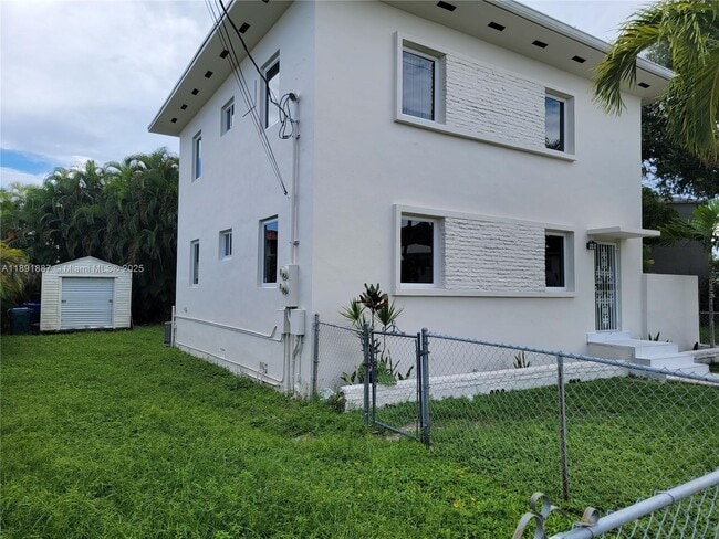 Photo - 2450 SW 5th St Unidad 2450