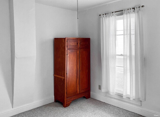 Photo - 301 E 12th St