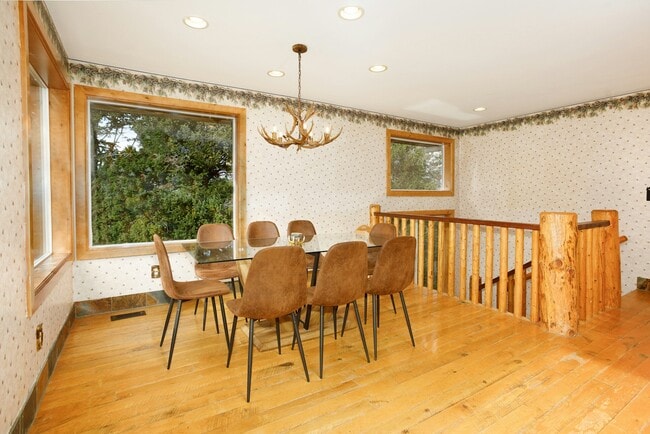 Photo - 390 Matterhorn Dr