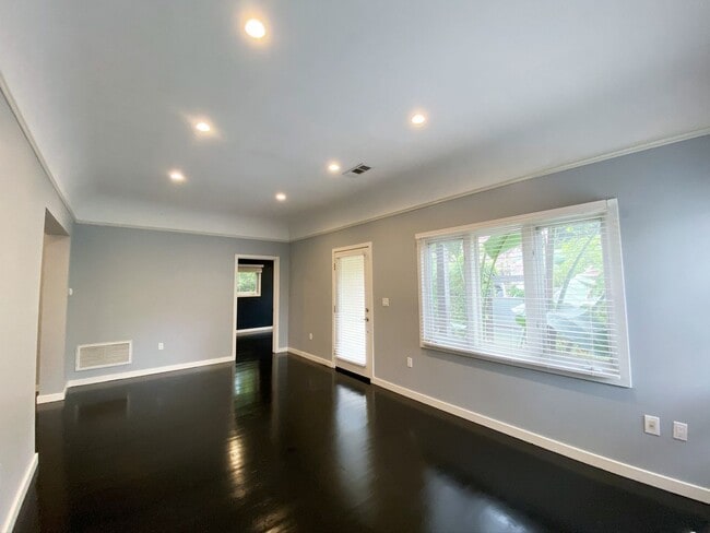 Photo - Luxury Bungalow on West Knoll in the Heart...