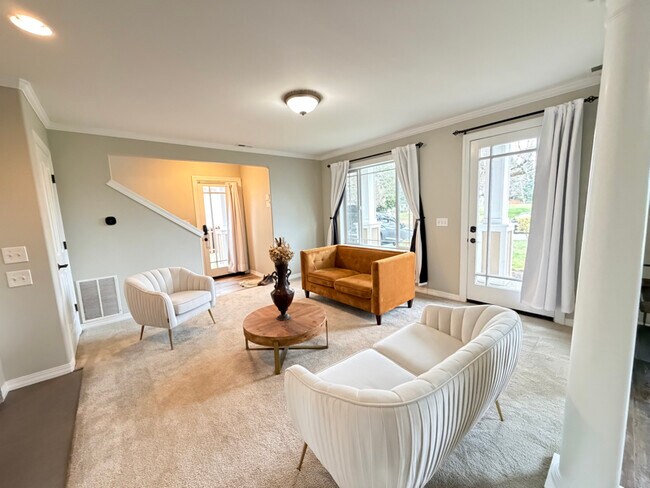 Photo - 1854 Hillcrest Ave