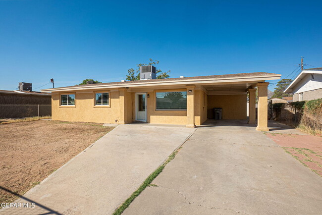 Building Photo - 9309 Montgomery Dr