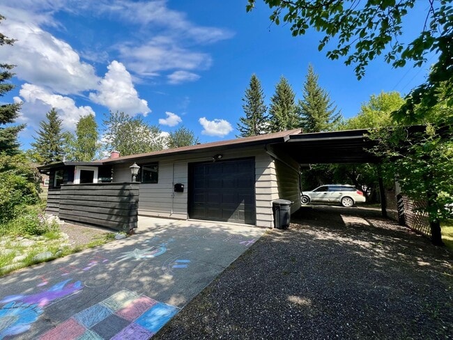 Building Photo - Available Nov 1st / Furnished / 1-Car Gara... Rental