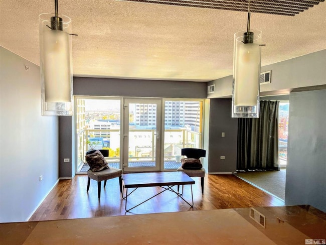 Photo - 255 N Sierra St