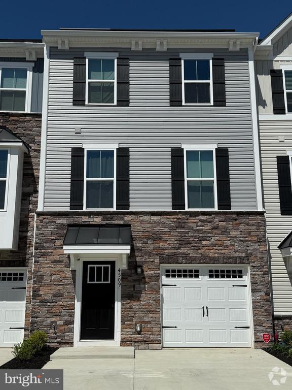 Building Photo - 4509 Briarhaven Dr Rental