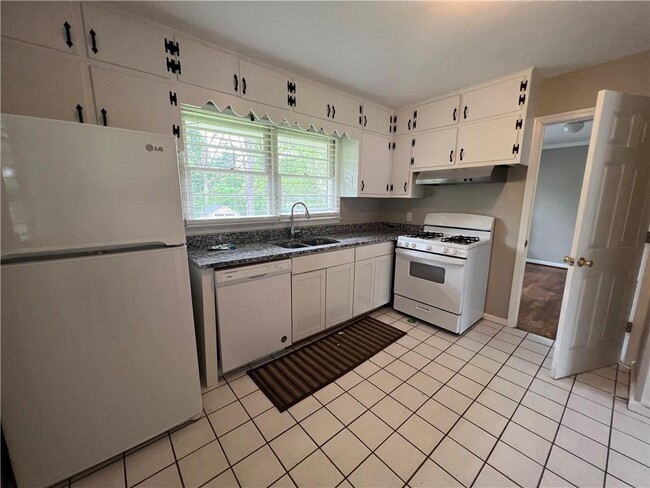 Photo - 1369 Longview Dr