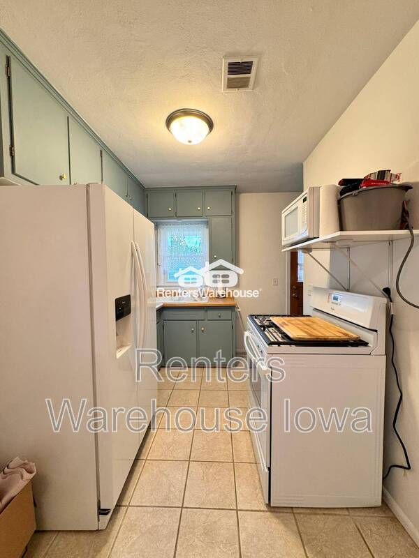 Photo - 2923 49th Pl