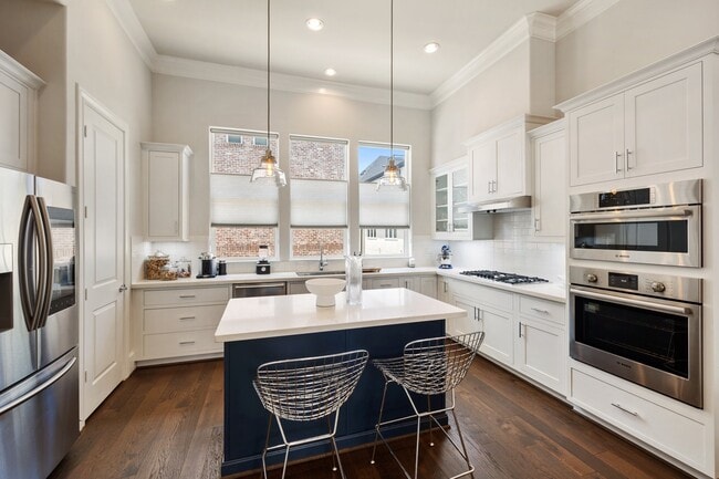 Photo - 2711 Stelter Pl