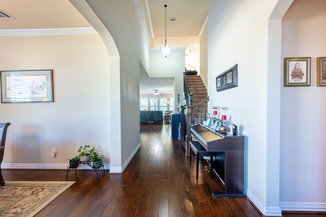 810 Miramar Dr