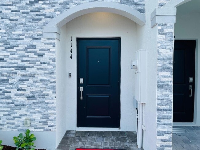 Photo - 175 SE 11th St