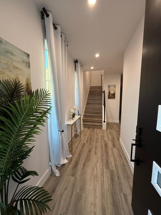 Photo - 2012 Uptown Aly