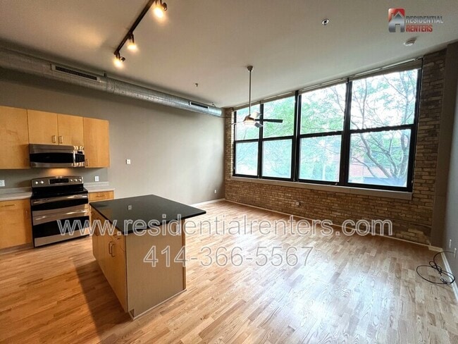 Building Photo - 1924 N Hubbard St Unit 209