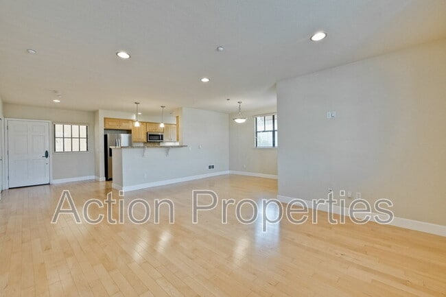Photo - 1765 E Bayshore Rd