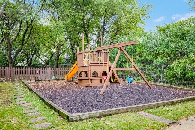 Photo - 3817 N Milwaukee Ave