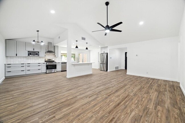 1311 Warrington Dr