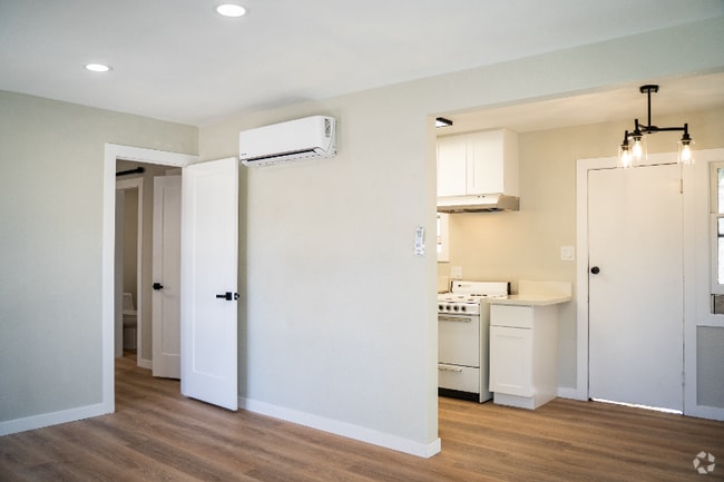 Building Photo - 4155 Elm Ave Unit B Rental