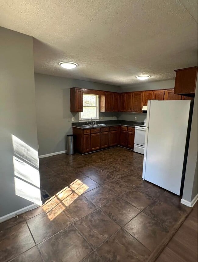 Photo - 180 Crestview Dr NW