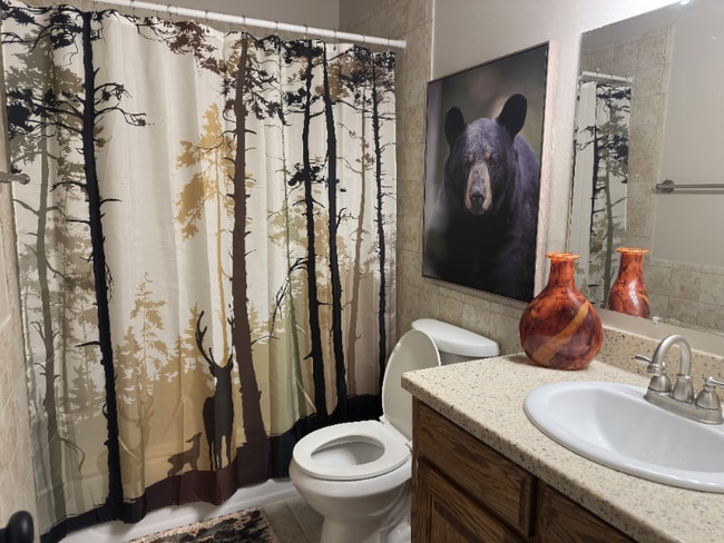 Photo - 828 W 51st St