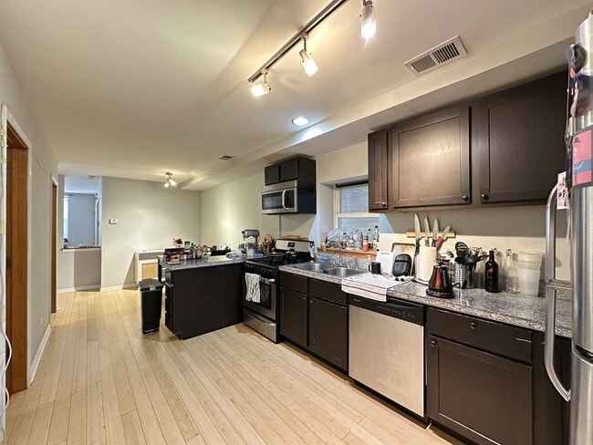 Photo - 1636 W Ohio St Unit 2