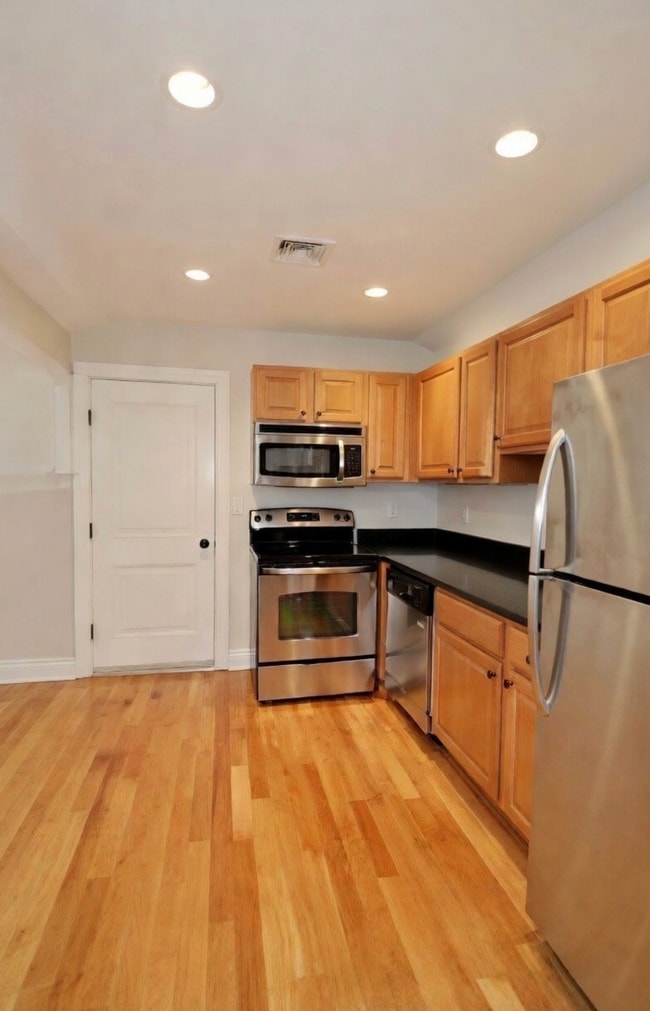 Photo - 27 Crosby Rd Unit 3