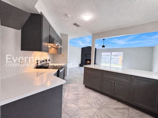 Photo - 1334 Willersley Ln