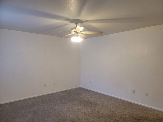 Building Photo - 1232 Taft Ave Unit Apt D