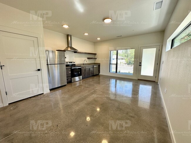 Photo - 301 Parker St