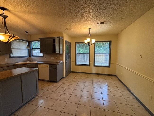Photo - 2610 Willow Way