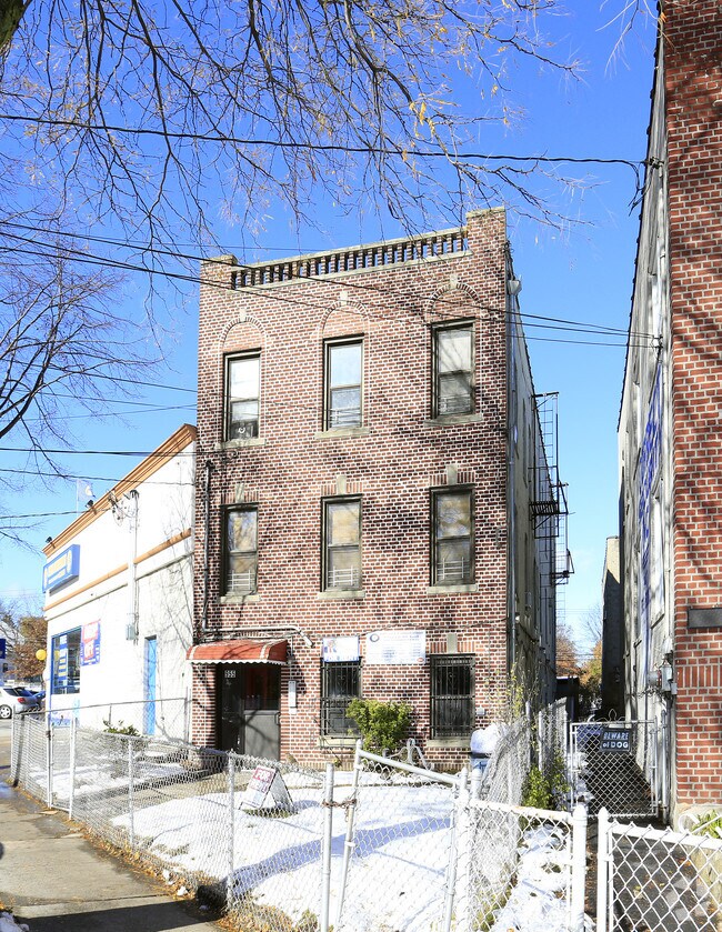 Photo - 955 E 233rd St Apartments