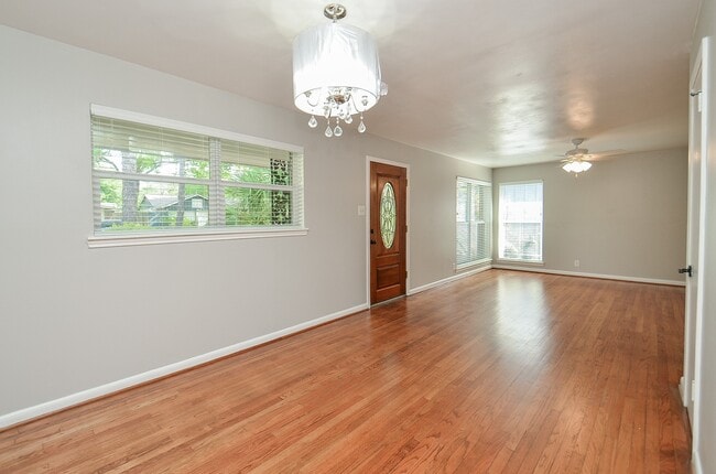 Photo - 9817 Cedardale Dr