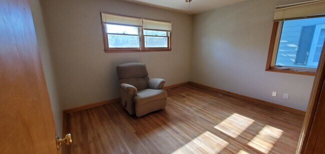 Photo - 4 Bedroom- Walking distance to BSU