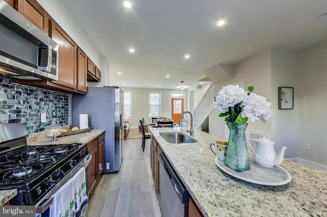 Photo - 517 Columbia Rd NW