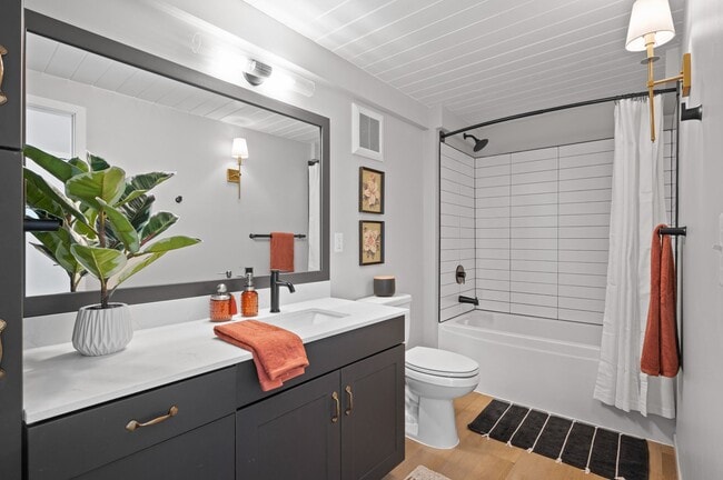 Photo - 1000 Main Street Apartments