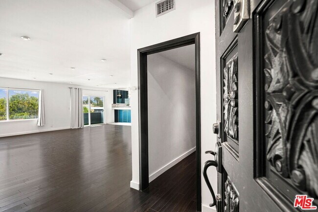 825 S Le Doux Rd Unit 303