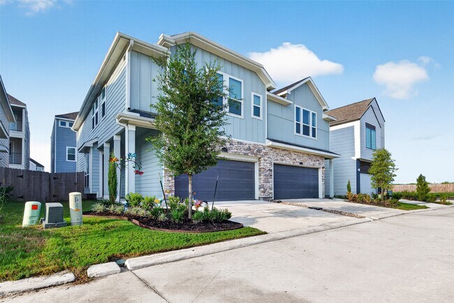 2206 Via Cami Ln