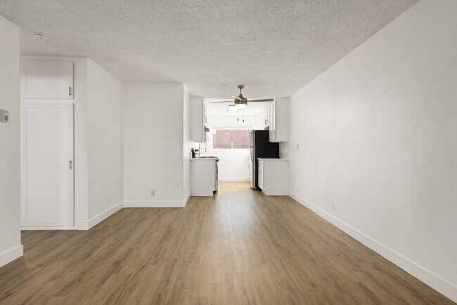 Valle at 9121 Kenwood