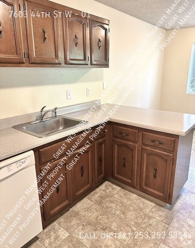Building Photo - 7603 44th St W Unit 01 Rental