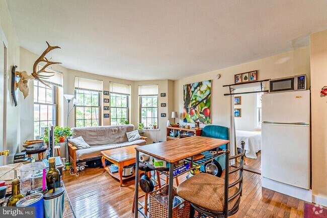 Building Photo - 527 S 21st St Unit 2R Rental