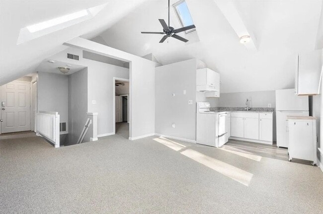 Building Photo - 338 Summer St Unit 10