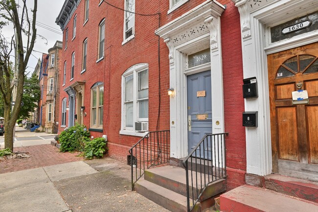 Building Photo - 1628 N 3rd St Unit 2R Rental