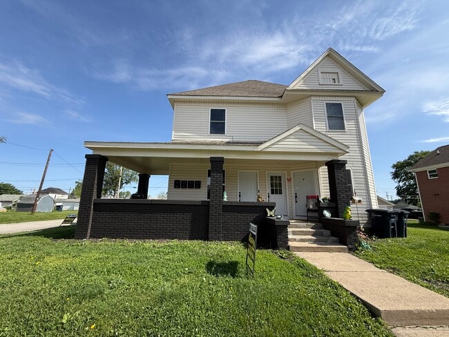 Building Photo - 1702 S E St Unit 1