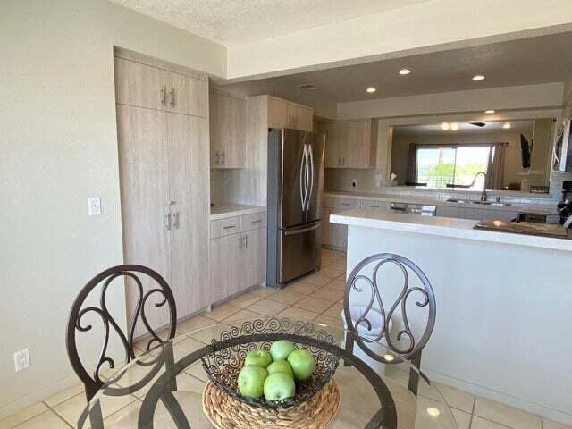 432 Desert Falls Dr N