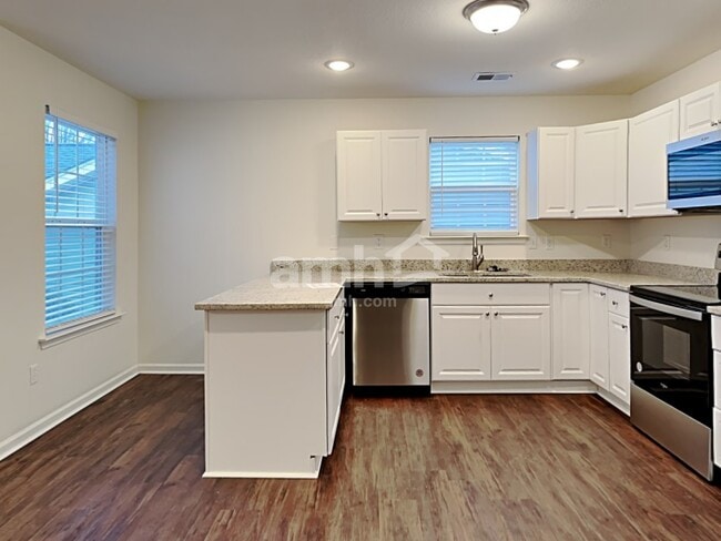 Photo - 200 Kingscreek Dr