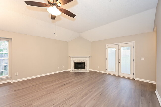 Photo - 2204 Joann Dr