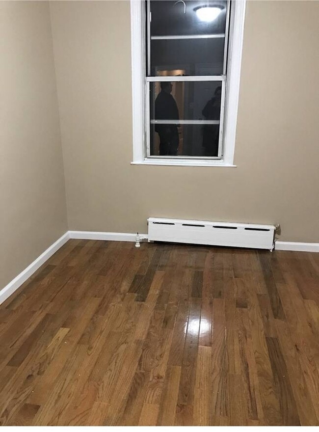 Photo - 25-28-80 45th St