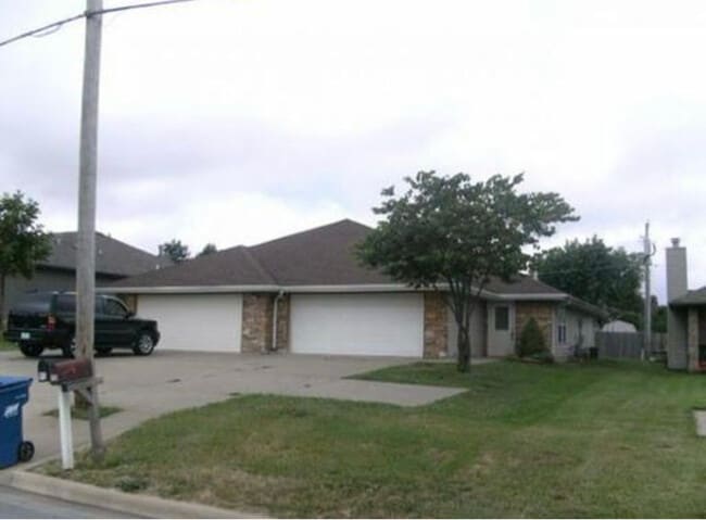 Building Photo - 913 N Main St Rental