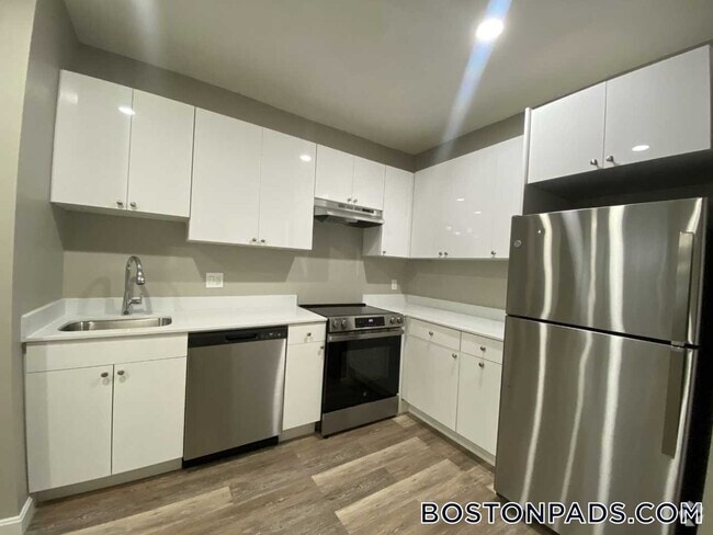 Building Photo - 50 Evergreen St Rental