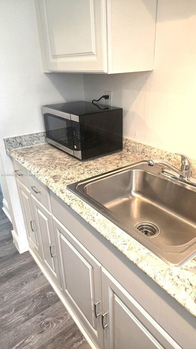 7720 Harding Ave Unit 9