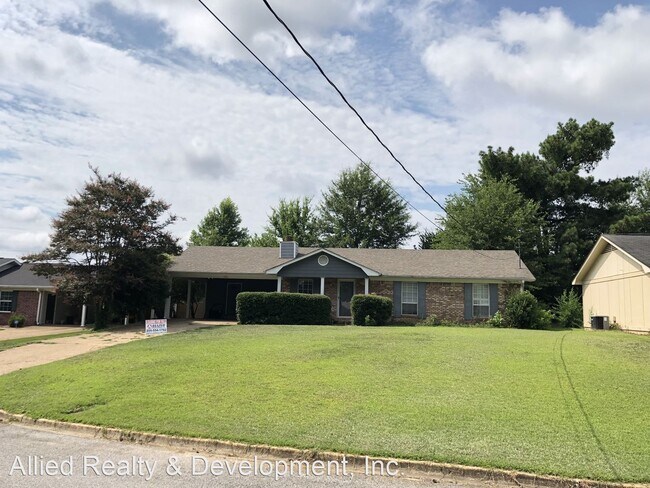 3 br, 2 bath House - 1311 Royal Oaks Court... - 3 br, 2 bath House - 1311 Royal Oaks Court...