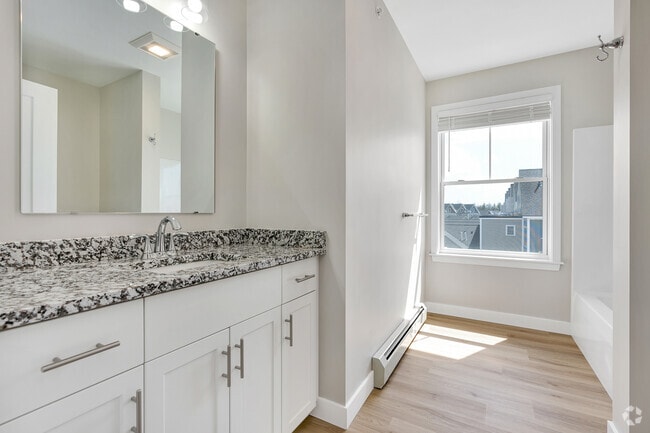 Two Lights 1BD, 1BA, Bathroom